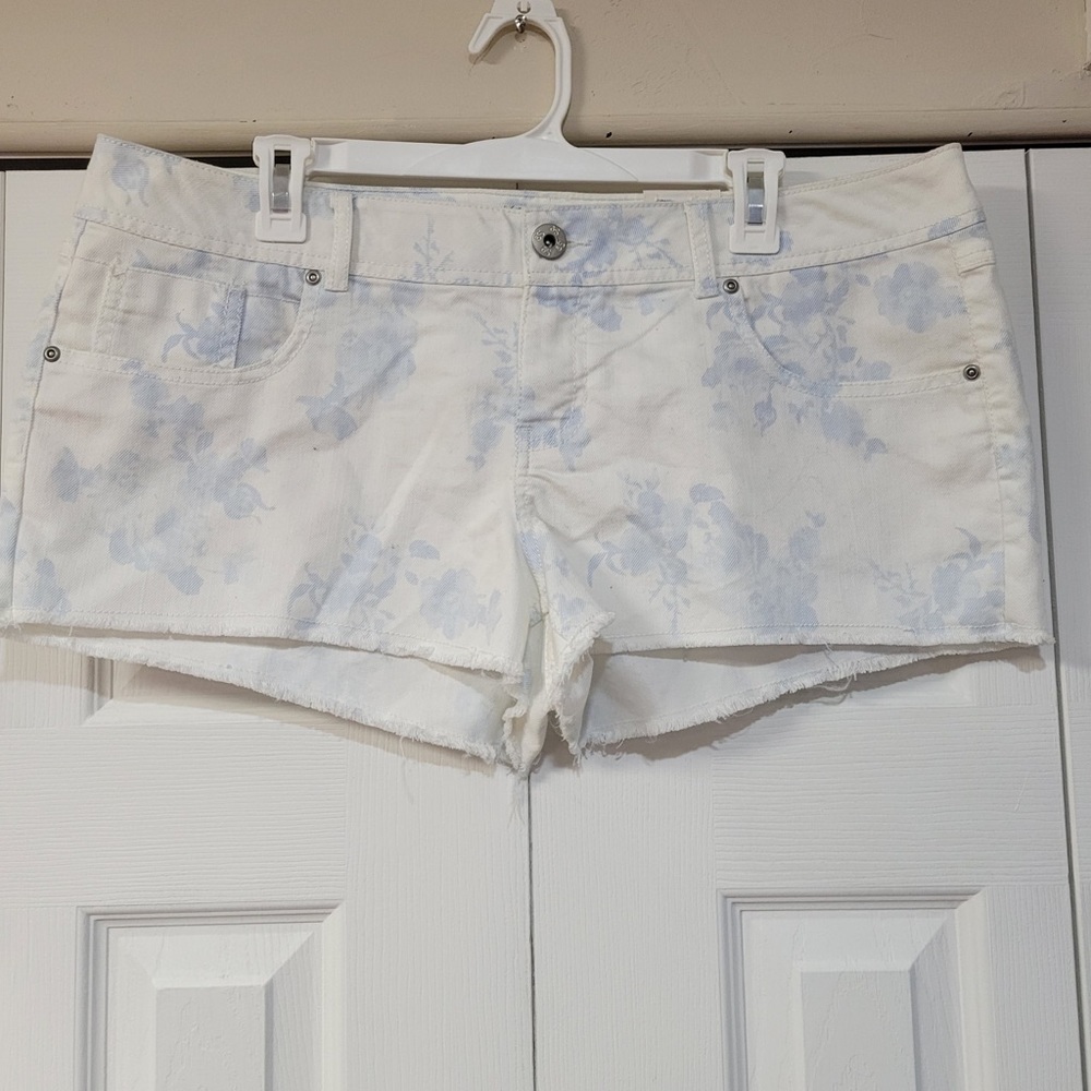New Floral shorts size 17 women